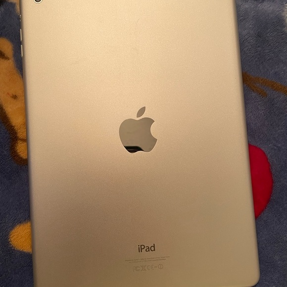 IPad Air 16 GB with Logitech keyboard folio - Picture 3 of 8